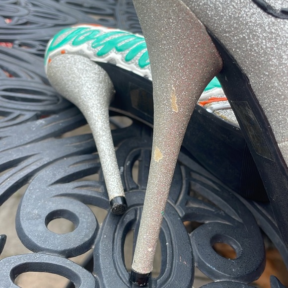 Customer Made Football Team High-heeled Pumps, Size 7 1/2 - Picture 11 of 12